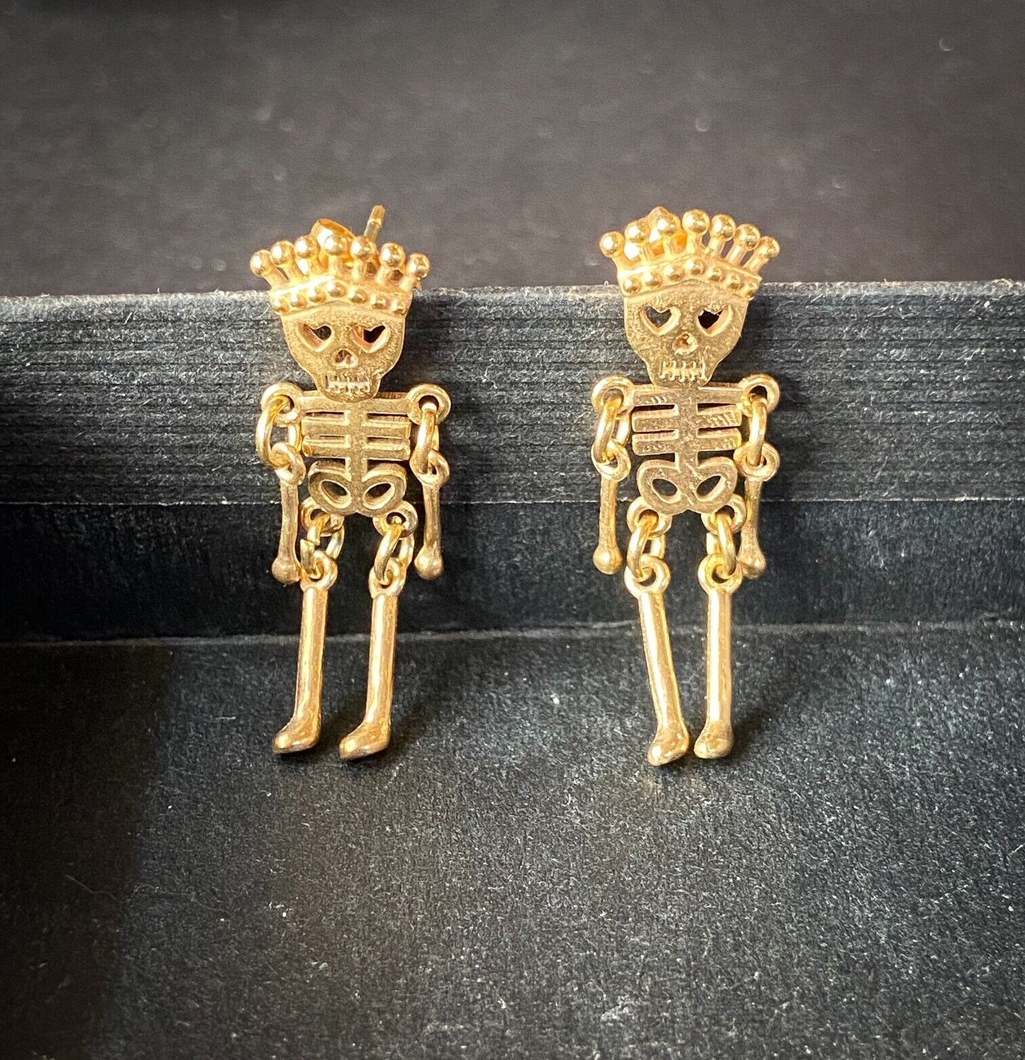 PAIR of Dangle Skeleton w/ Crown & Heart Eyes Earrings Stainless Steel 20g Stud (Color: Gold)