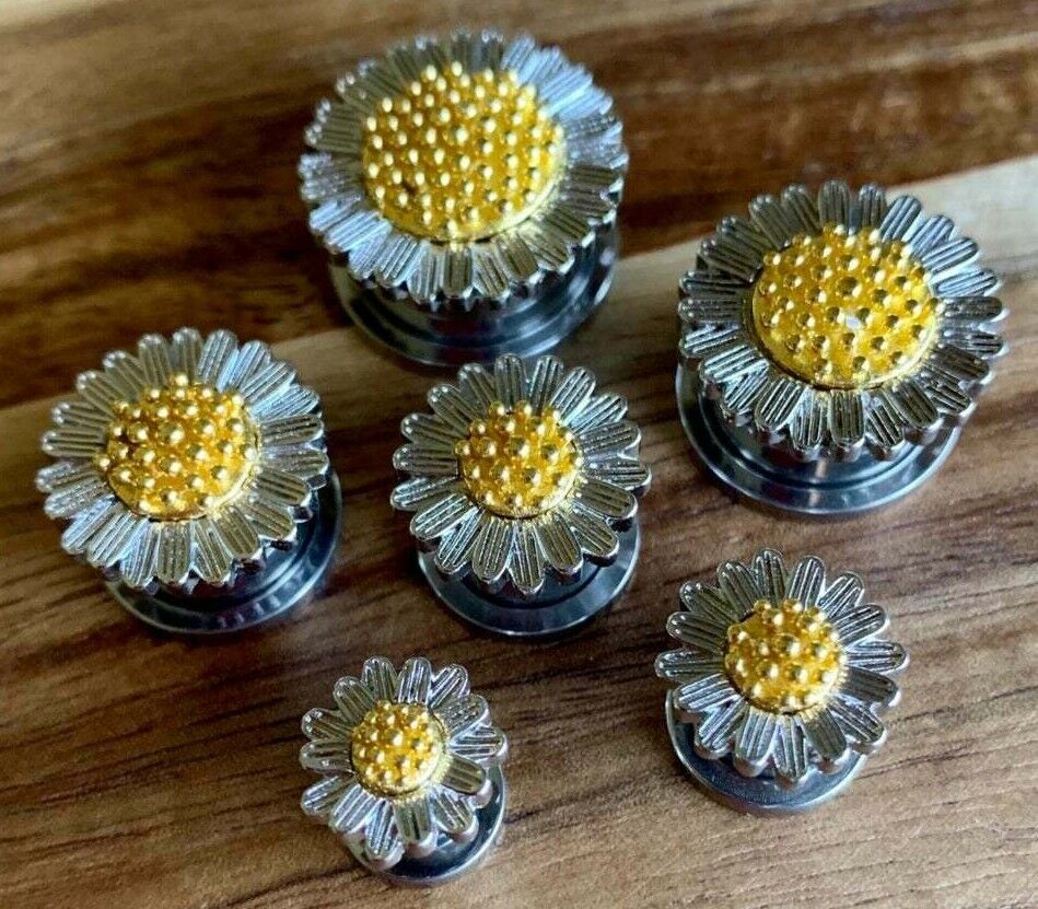 PAIR Daisy Flower Steel Screw Fit Tunnels Plugs Gauges Earlets Body Jewelry