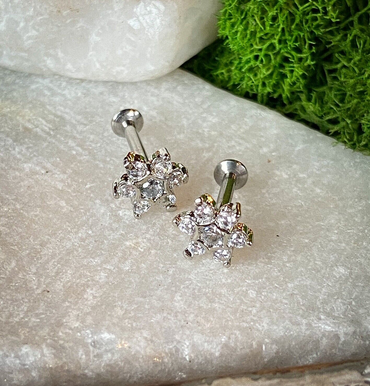 1pc CZ Gem Set Star 16g Internally Threaded 1/4" or 5/16" Steel Labret Monroe (Color: Silver)