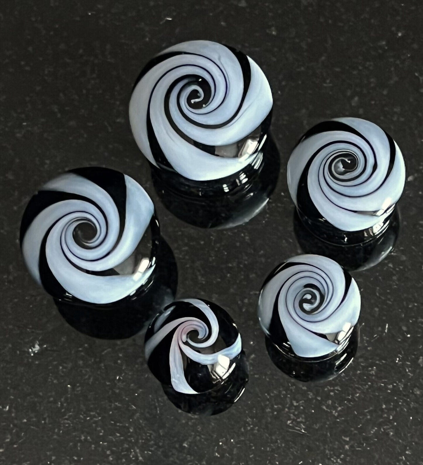 PAIR Black & White Hypnotic Swirl Glass Double Flare Plugs Tunnels Beetlejuice