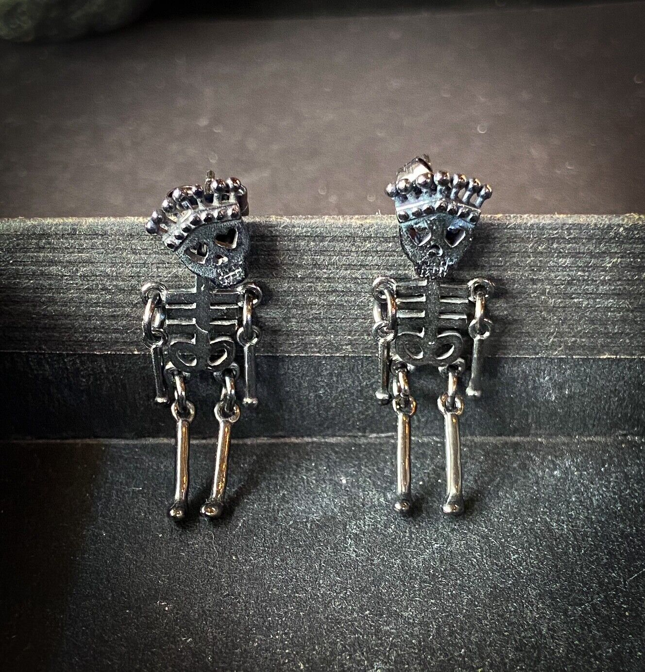 PAIR of Dangle Skeleton w/ Crown & Heart Eyes Earrings Stainless Steel 20g Stud (Color: Black)