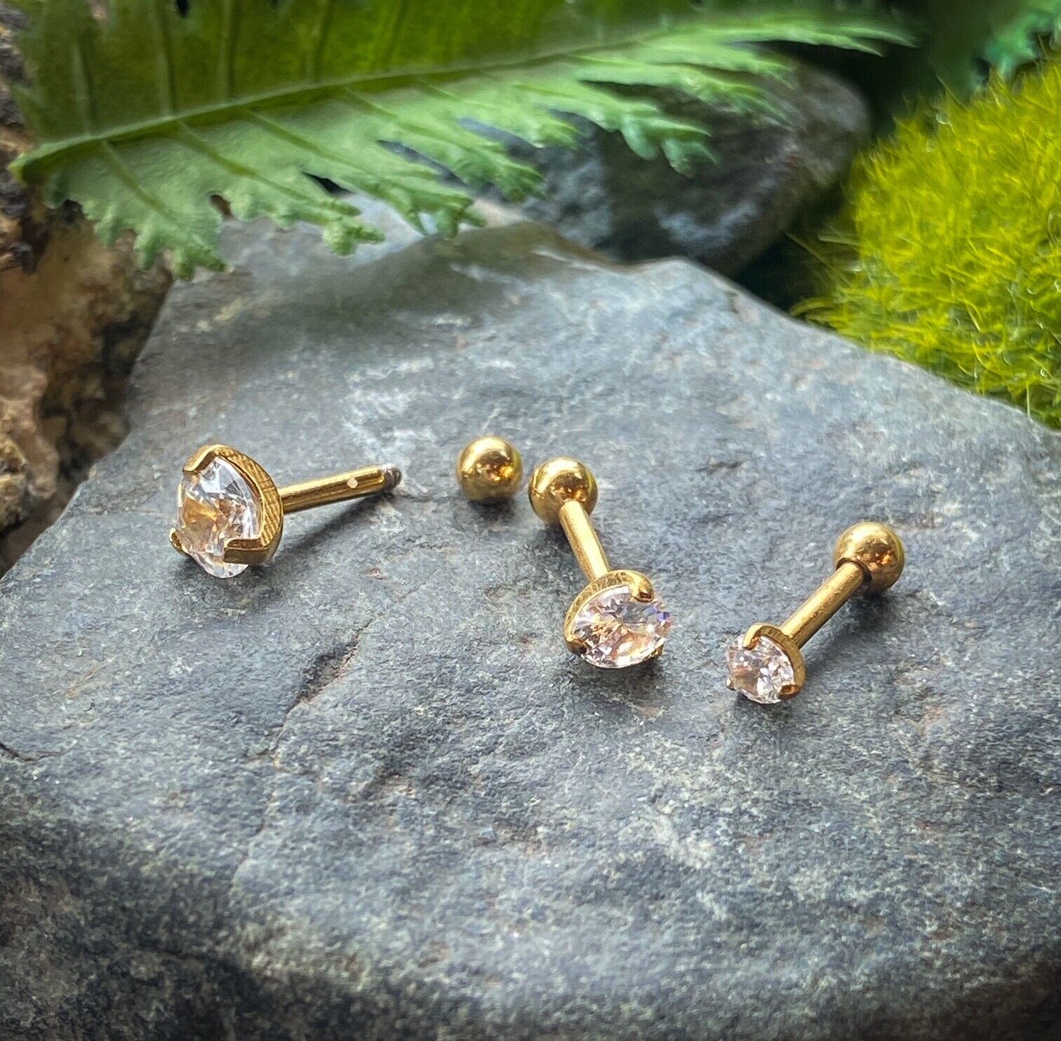 1pc Prong Set Gem Black, Yellow Gold or Rose Gold Tragus Cartilage Ring 16g 1/4" (Color: Gold)