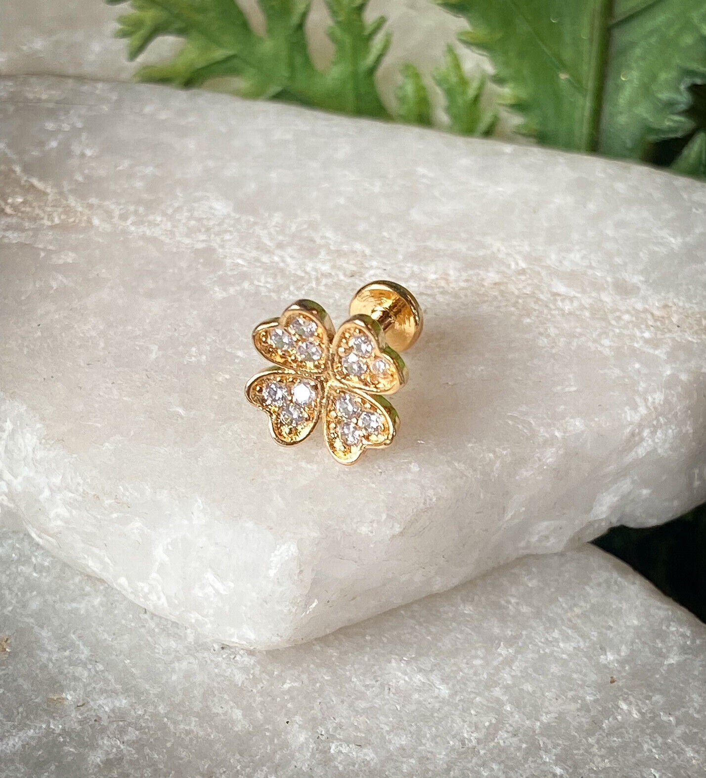 1pc CZ Gem Shamrock 16g Labret Clover Internally Threaded Steel Tragus Helix (Color: Gold)