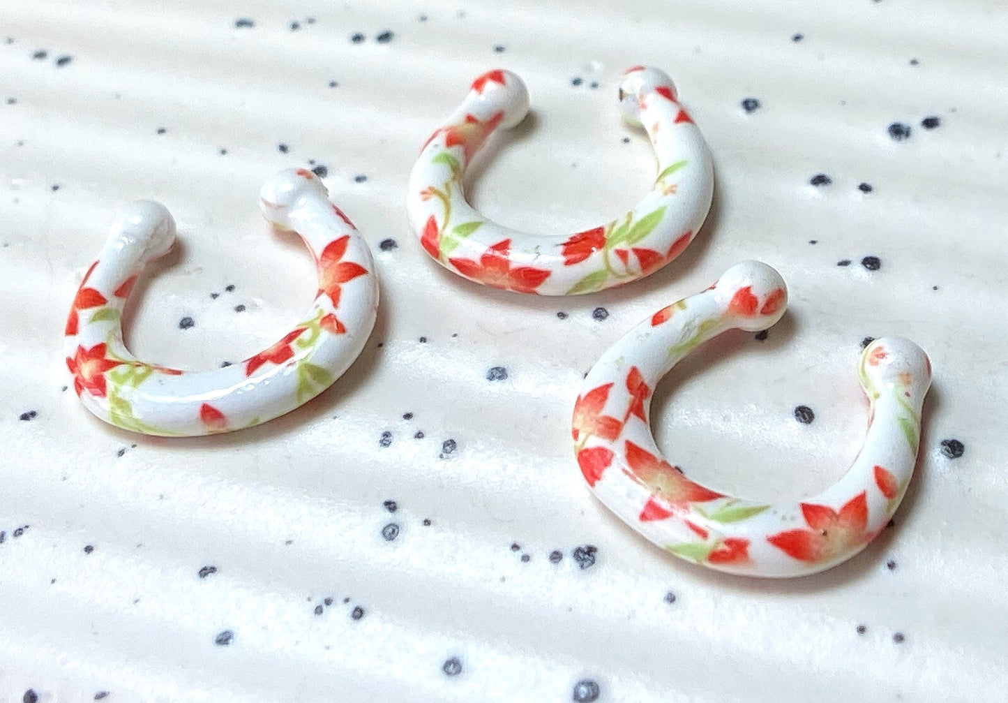 1pc Non-Piercing Print Septum Hanger Clip-On Fake Nose Ring