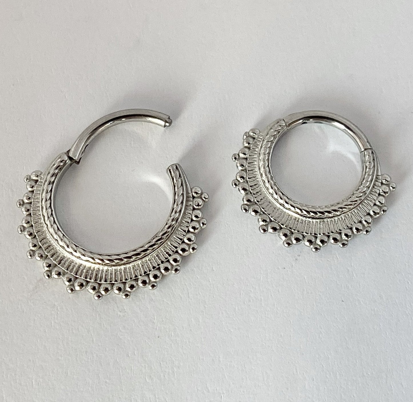 1pc Ball Cluster Wide Fan Hinged Segment Ring Helix Septum Clicker Body Jewelry
