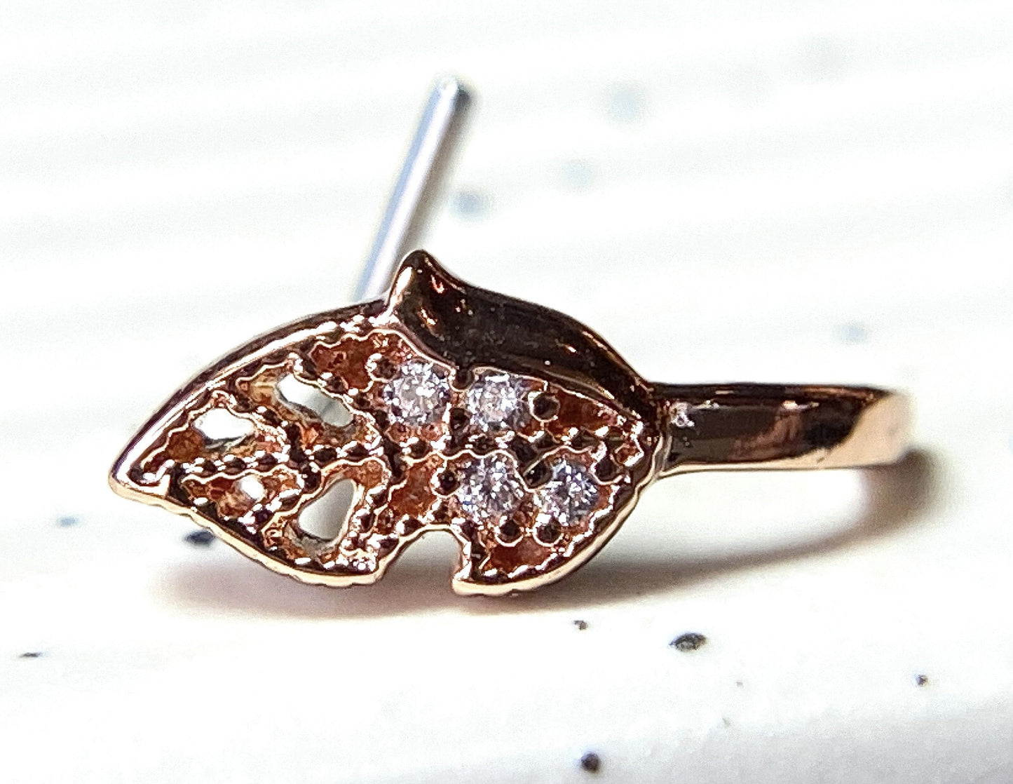1pc CZ Gem Set Leaf Nose Crawler L-Bend 20g or 18g Nose Ring Stud Screw