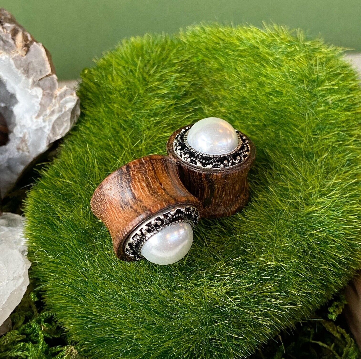 PAIR Imitation Pearl w/Tribal Pattern Casting Wood Saddle Plugs Body Jewelry