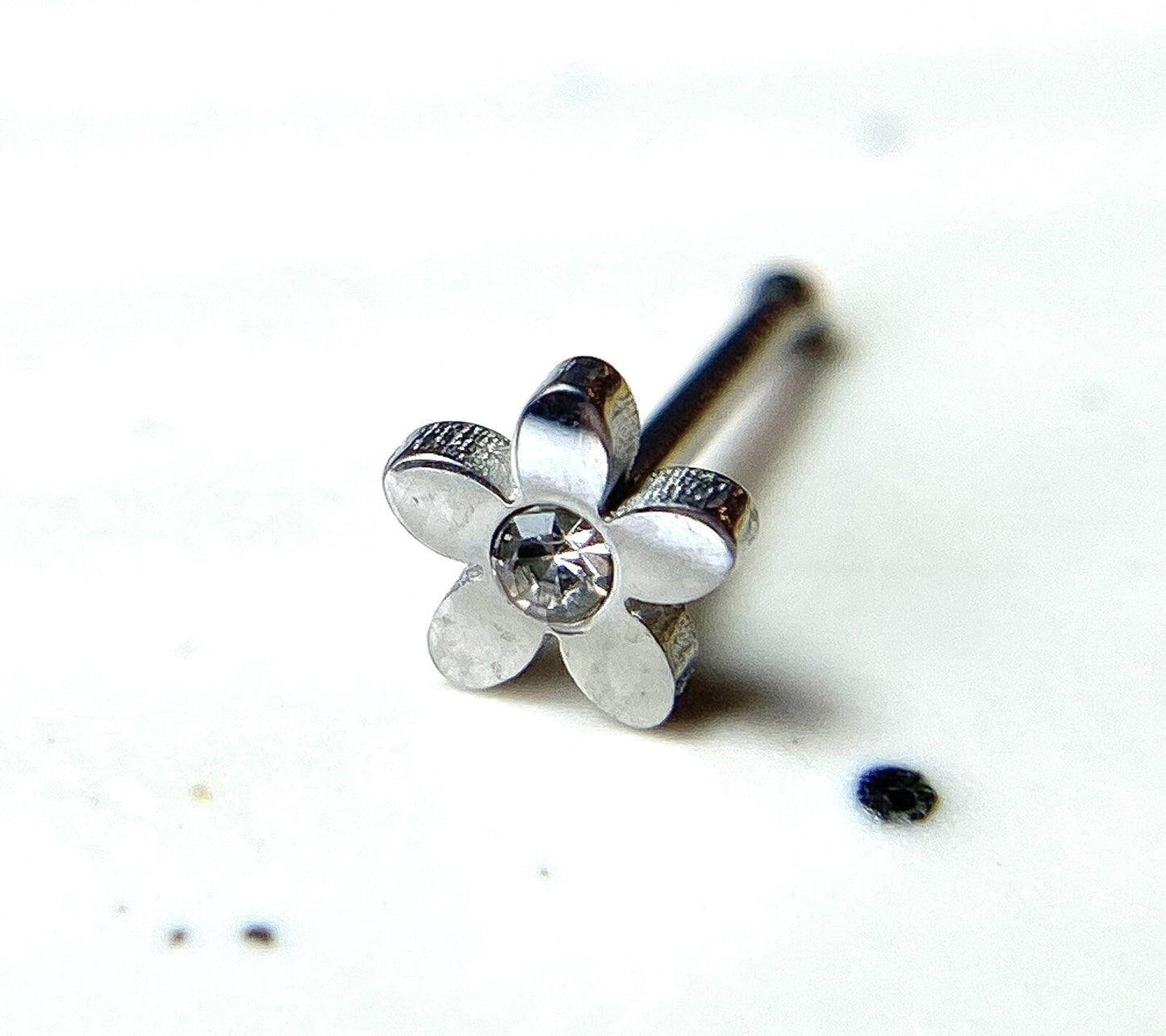 1pc Crystal Centered Five Petal Flower 20g Surgical Steel Nose Stud Ring