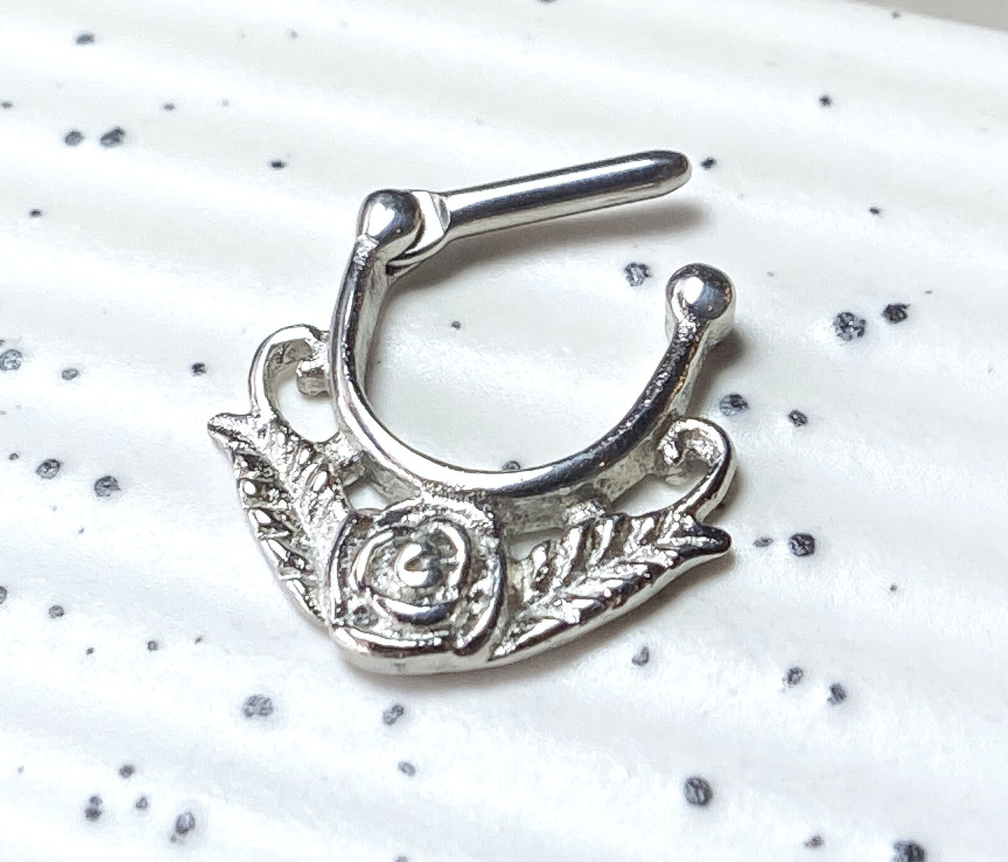 1pc 100% SURGICAL STEEL Flower Clicker Pierced Nose Ring 14g 16g