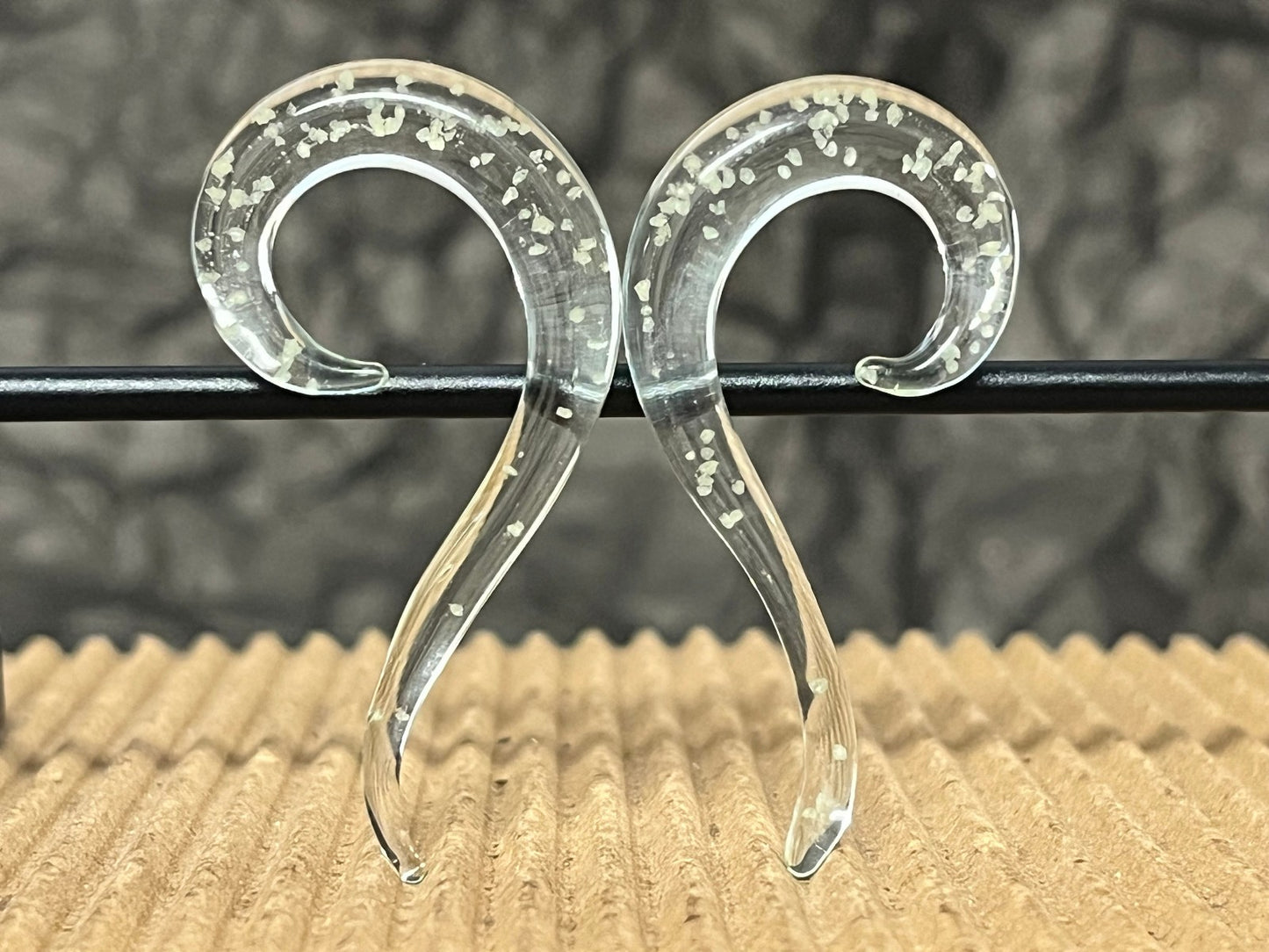 PAIR Glow in the Dark Glass Spiral Hanging Tapers Expanders Plugs Gauges