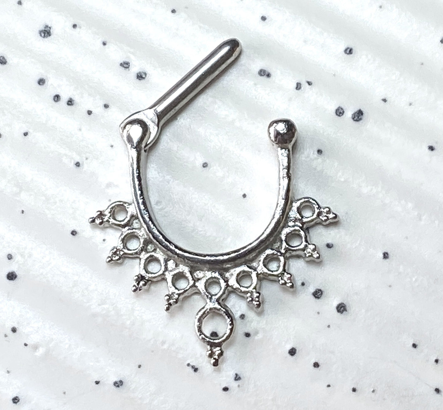 1pc 100% SURGICAL STEEL Lacey Fan Clicker Pierced Nose Ring 14g 16g