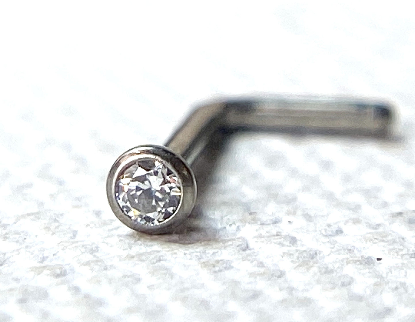 1pc Solid Implant Grade Titanium Grade 23 6AL4V-ELi L-Bend Bezel Gem Nose Ring