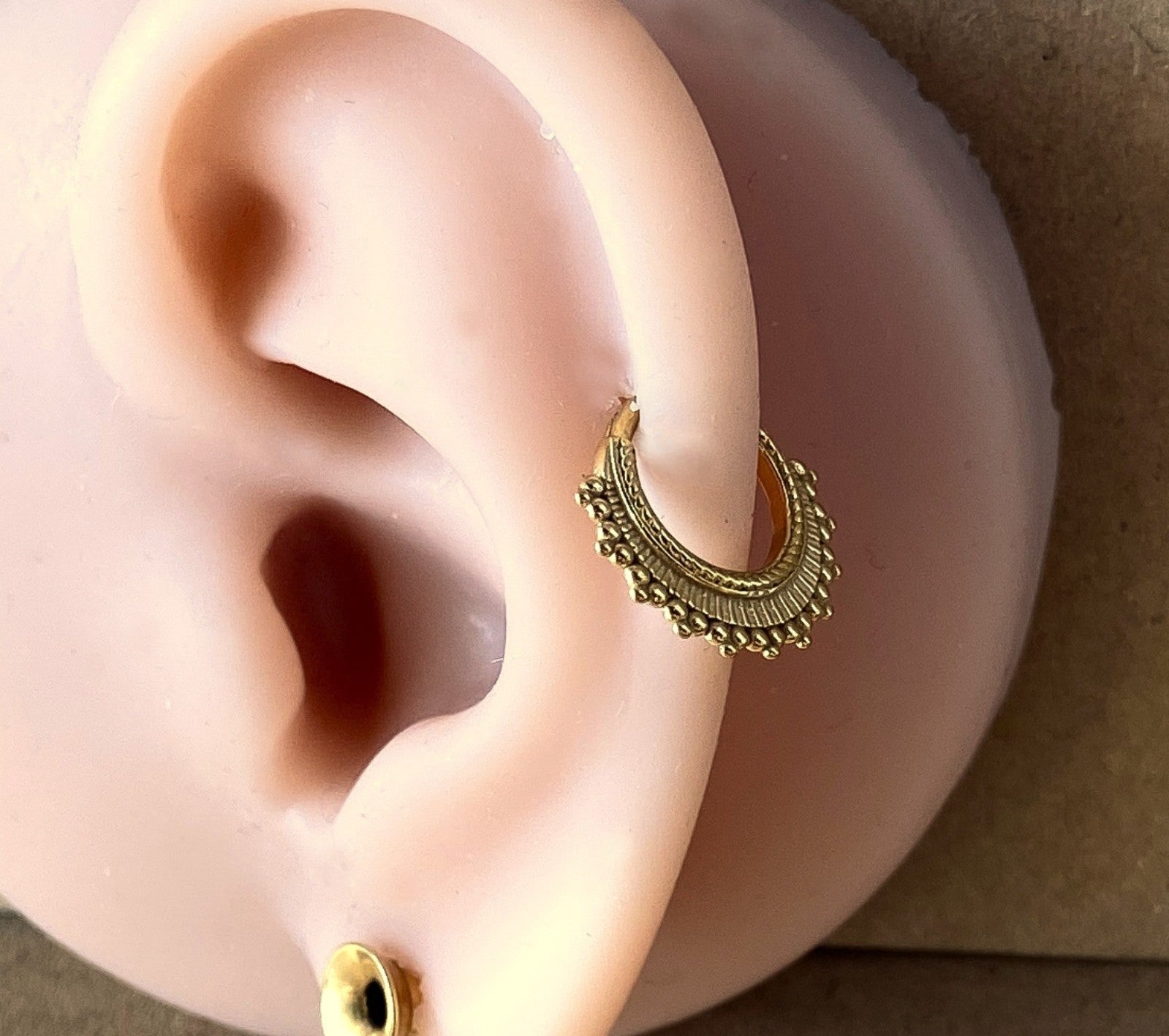 Lobal Domination 16g Baguette Gem Hinged Segment Ring - Septum Clicker For Helix, Daith, Orbital