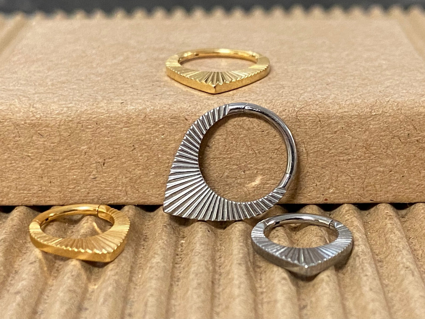 1pc Solid Titanium Cuts Teardrop Hinged Segment Ring Septum Tear Drop Clicker