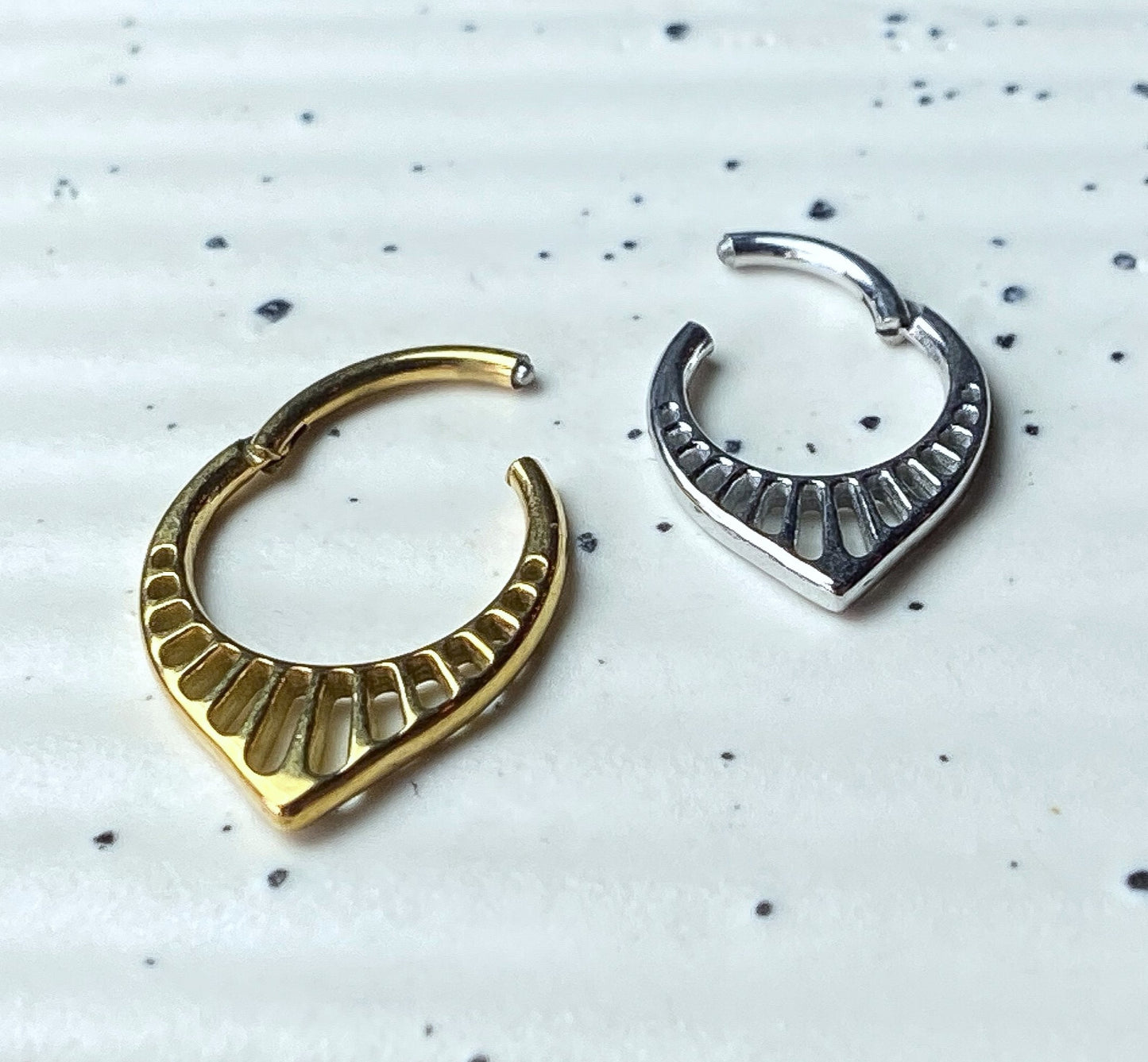 1pc Slotted Chevron Hinged Segment Ring Helix Septum Clicker Body Jewelry