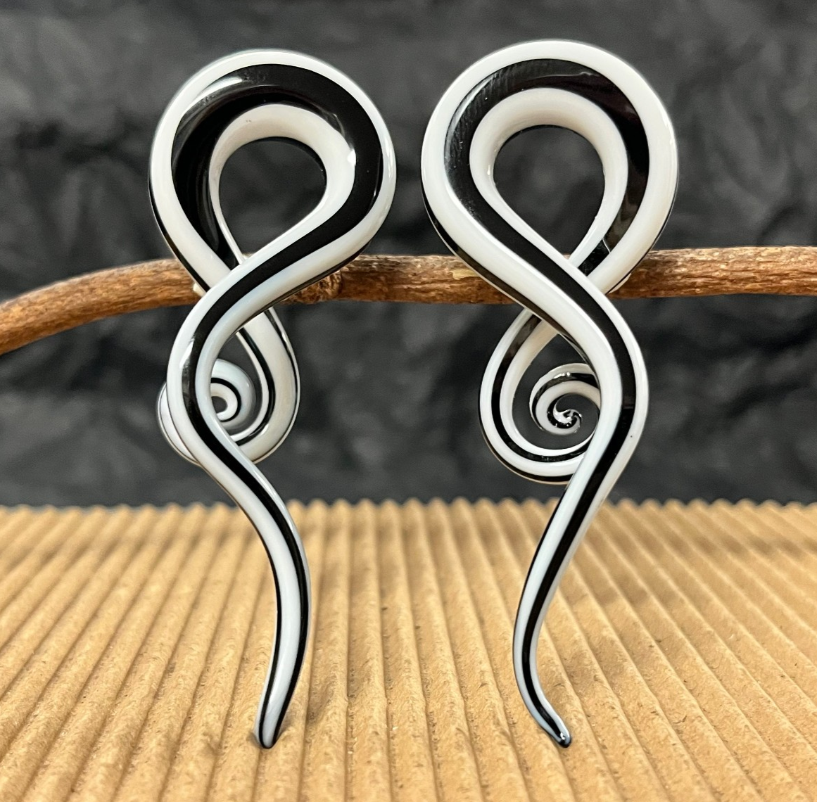 PAIR Black & White Glass Tentacle Spiral Hanging Tapers Expanders Plugs Gauges