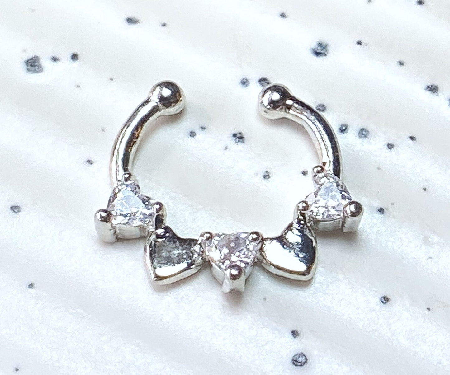 1pc Non-Piercing Half Circle Septum Hanger Heart CZ Gems Clip-On Fake Nose Ring