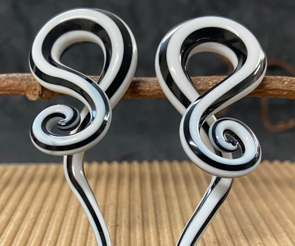 PAIR Black & White Glass Tentacle Spiral Hanging Tapers Expanders Plugs Gauges