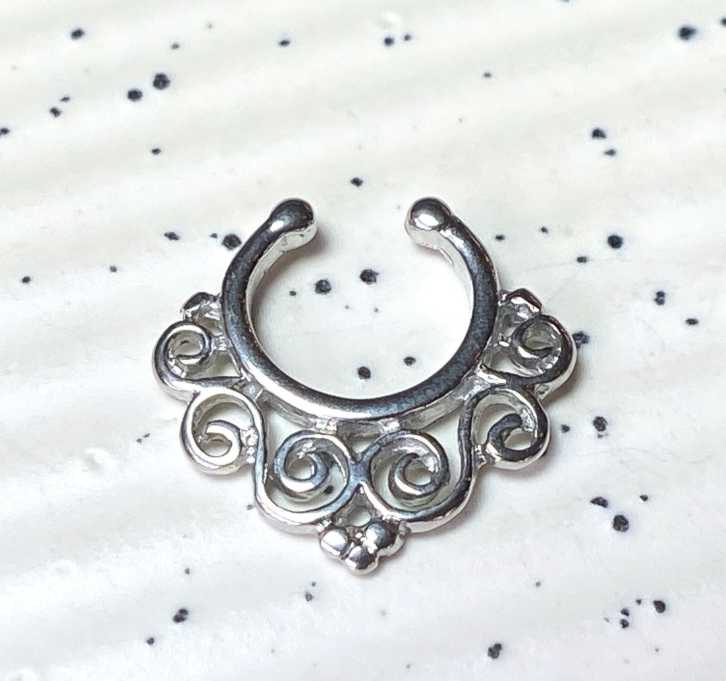 1pc 100% SURGICAL STEEL Non-Piercing Fake Septum Hanger Swirling Floral Clip-on