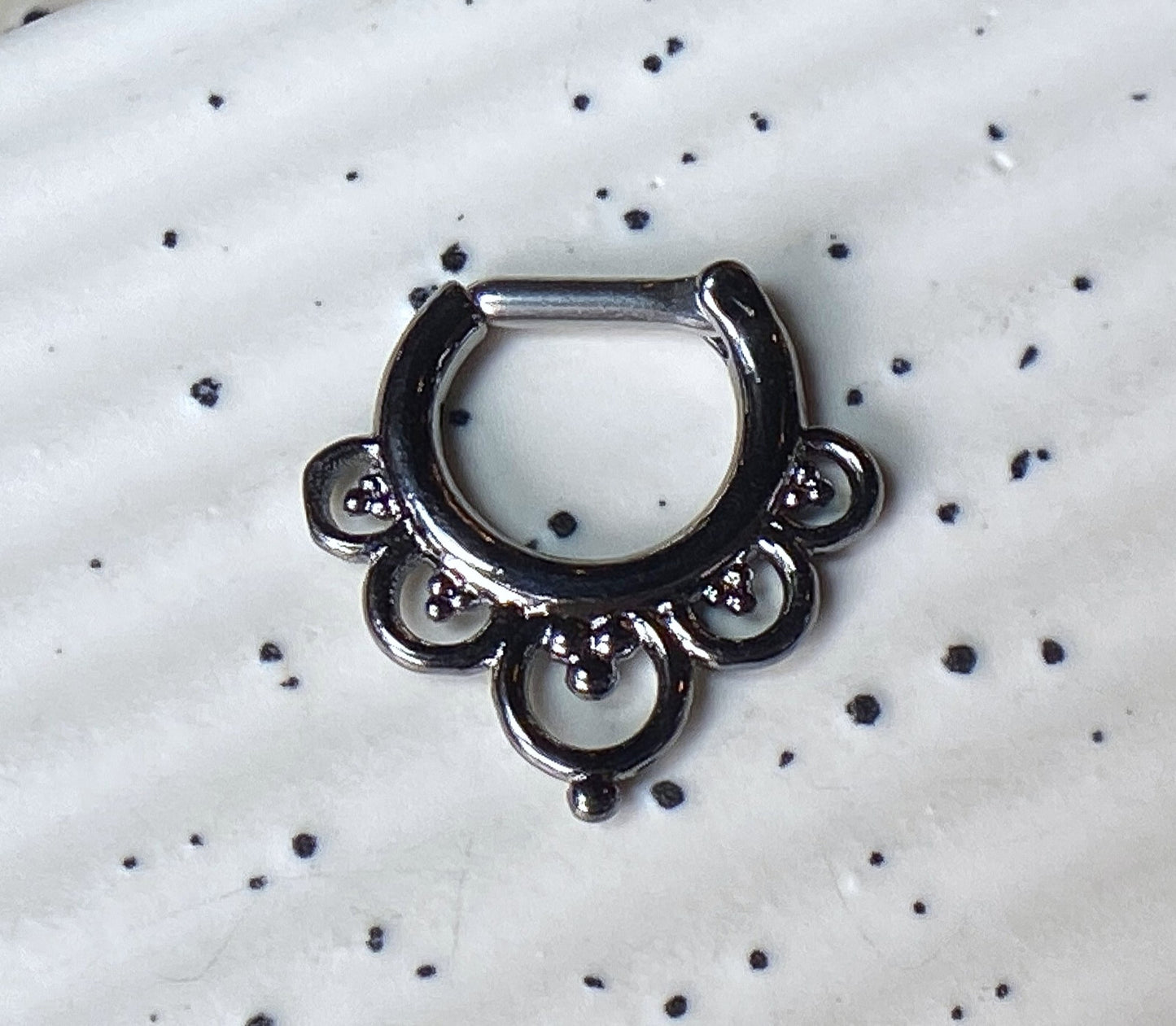 1pc Flower Petals Septum Clicker 316L Surgical Steel 14g or 16g Nose Ring