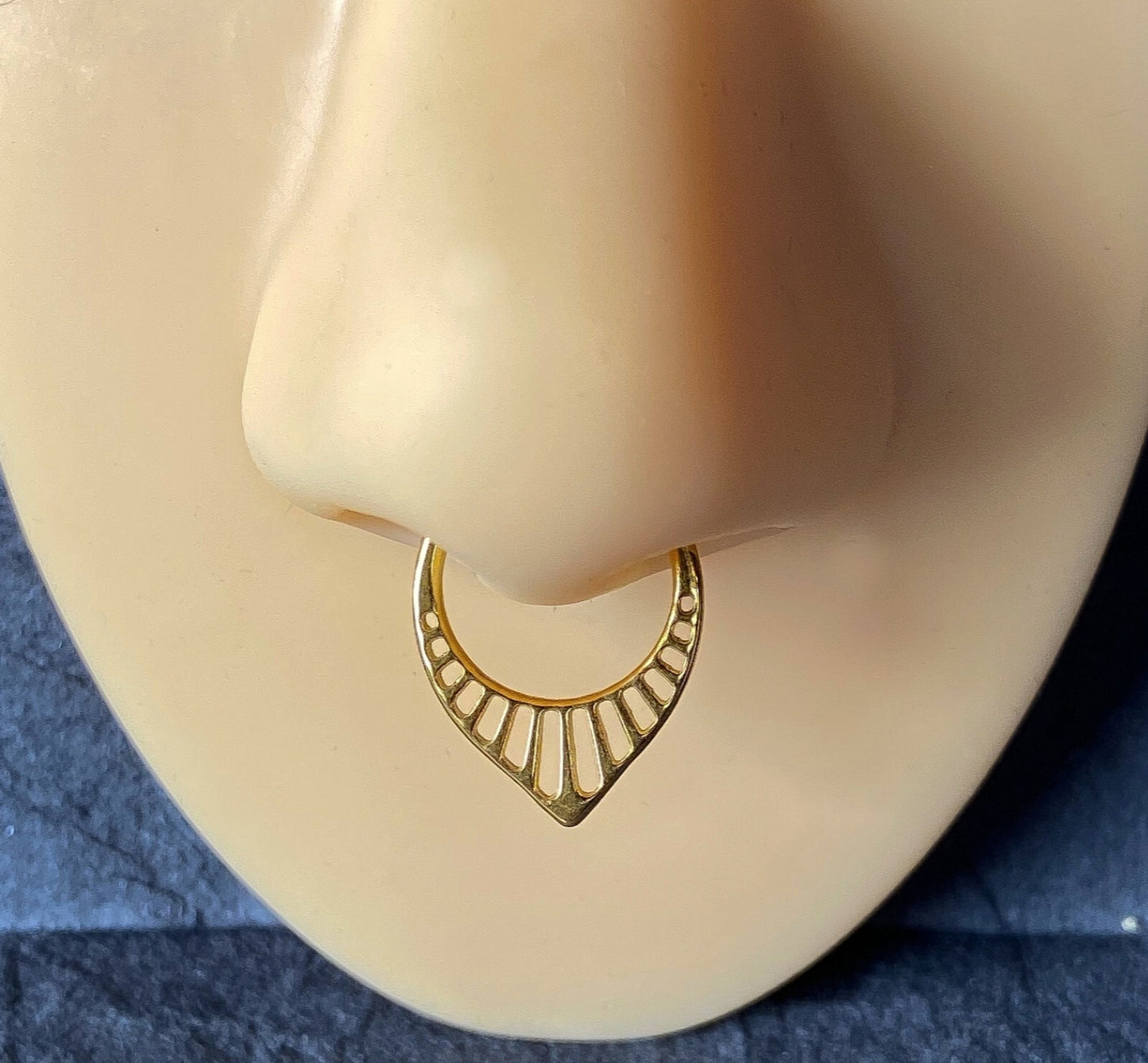 1pc Slotted Chevron Hinged Segment Ring Helix Septum Clicker Body Jewelry