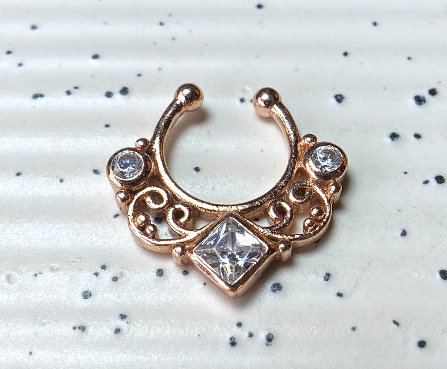 1pc Non-Piercing Lace Swirl Septum Hanger Clip-On Fake Nose Ring Body Jewelry