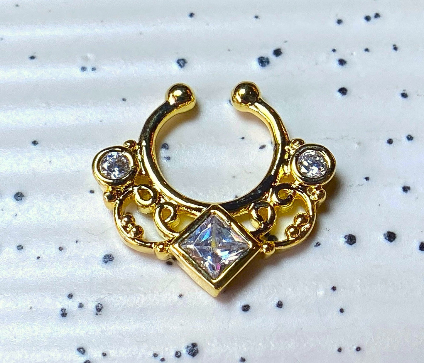 1pc Non-Piercing Lace Swirl Septum Hanger Clip-On Fake Nose Ring Body Jewelry