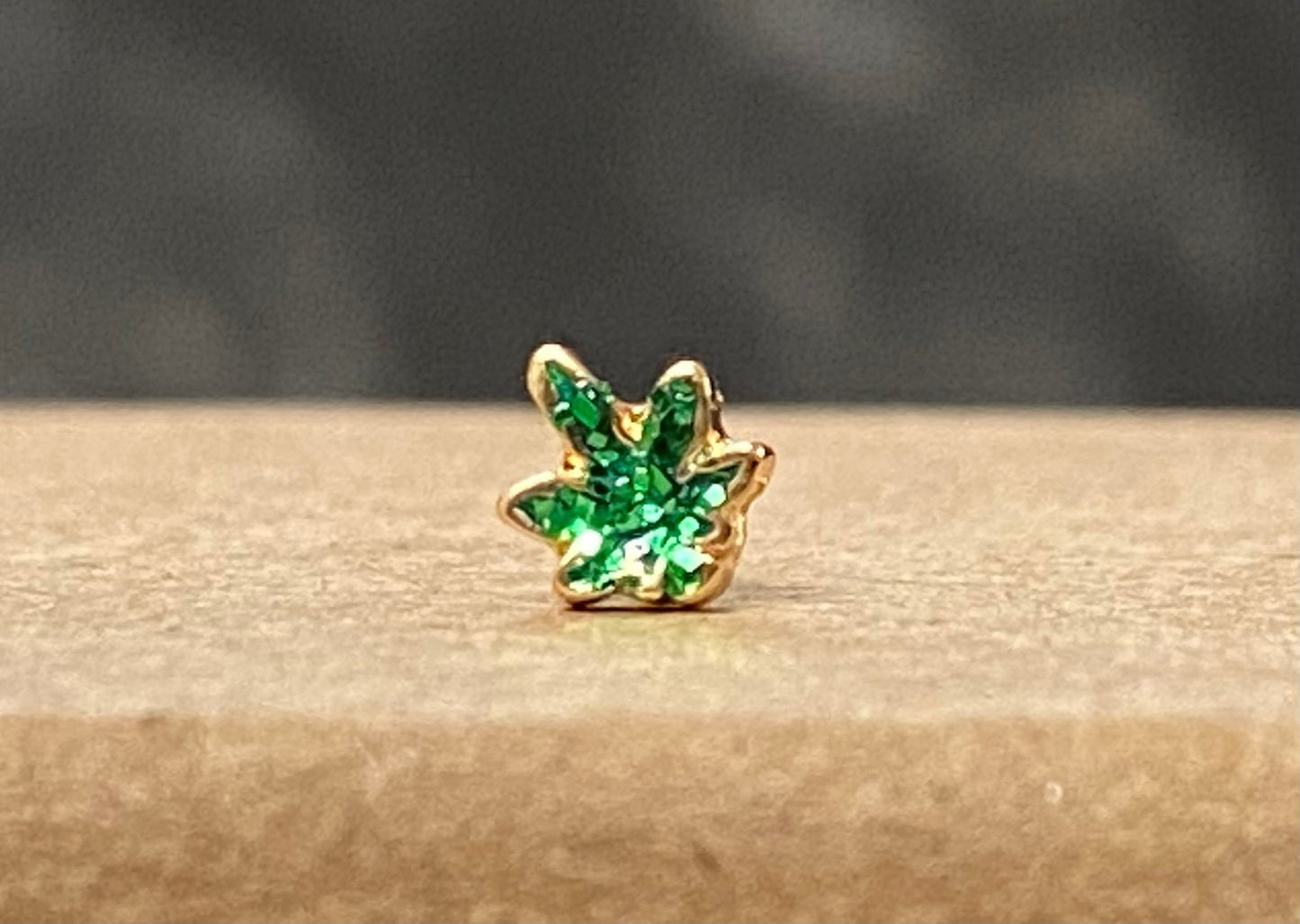 1pc Glittery Marijuana Leaf Top 20g L-Bend or Stud Nose Ring Surgical Steel Pot