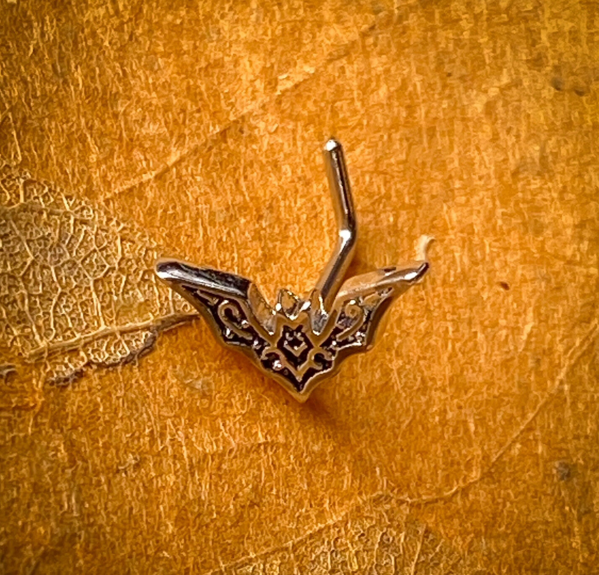 Bat Top Design 20g Surgical Steel L-Bend Nose Ring Nostril Screw Body Jewelry