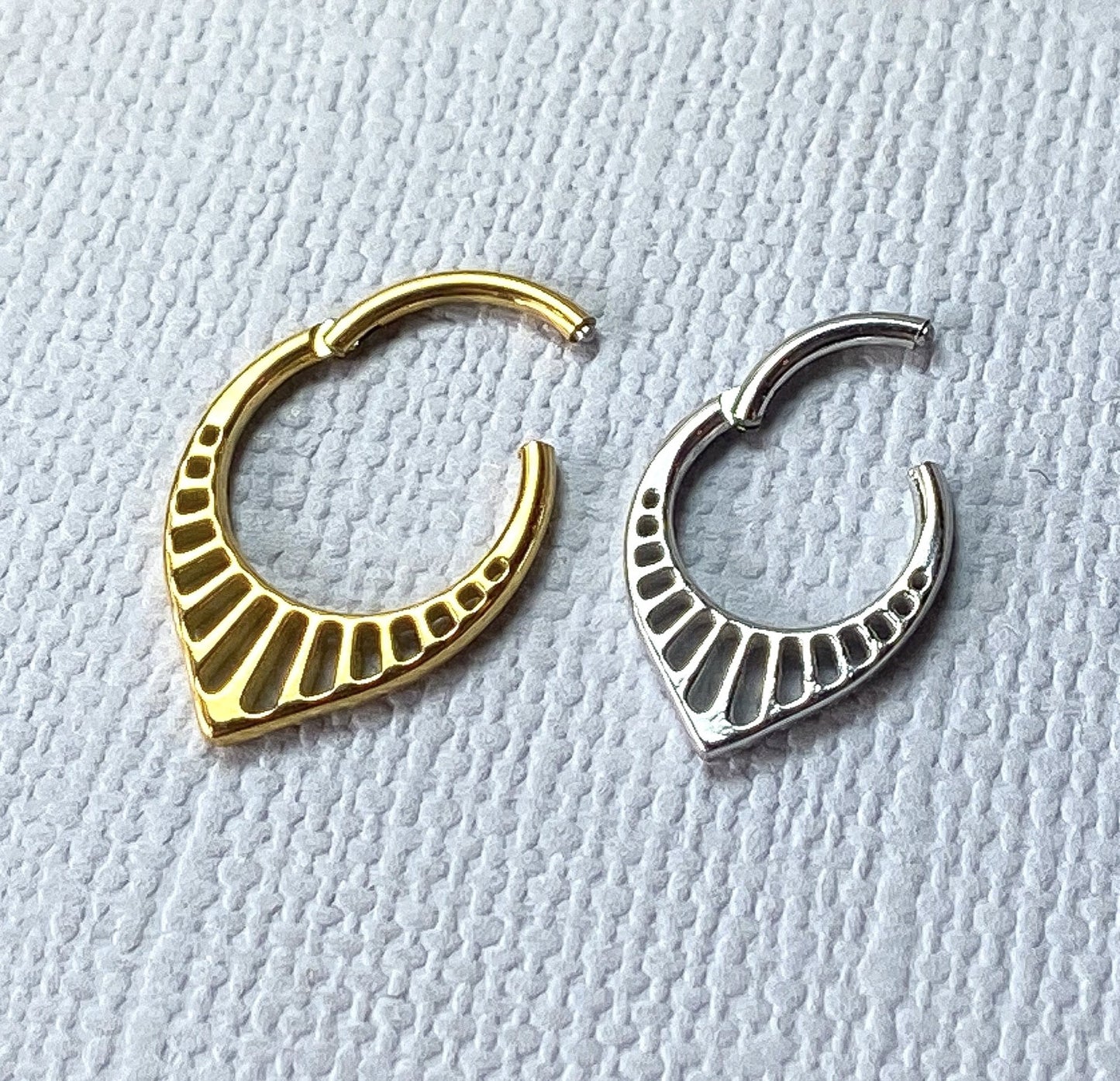 1pc Slotted Chevron Hinged Segment Ring Helix Septum Clicker Body Jewelry