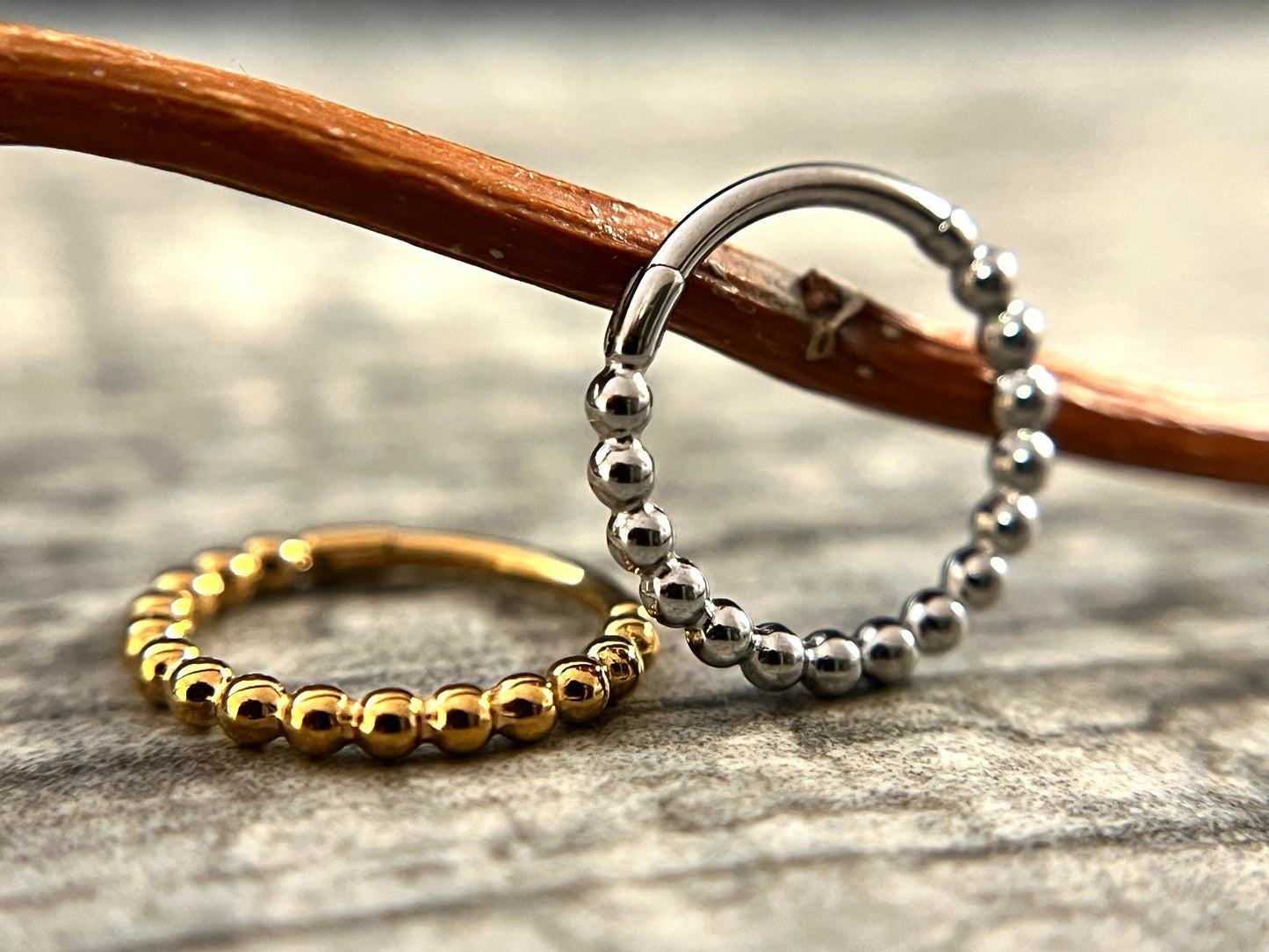1pc Beaded Ball Hinged Segment Ring Helix Septum Clicker Body Jewelry