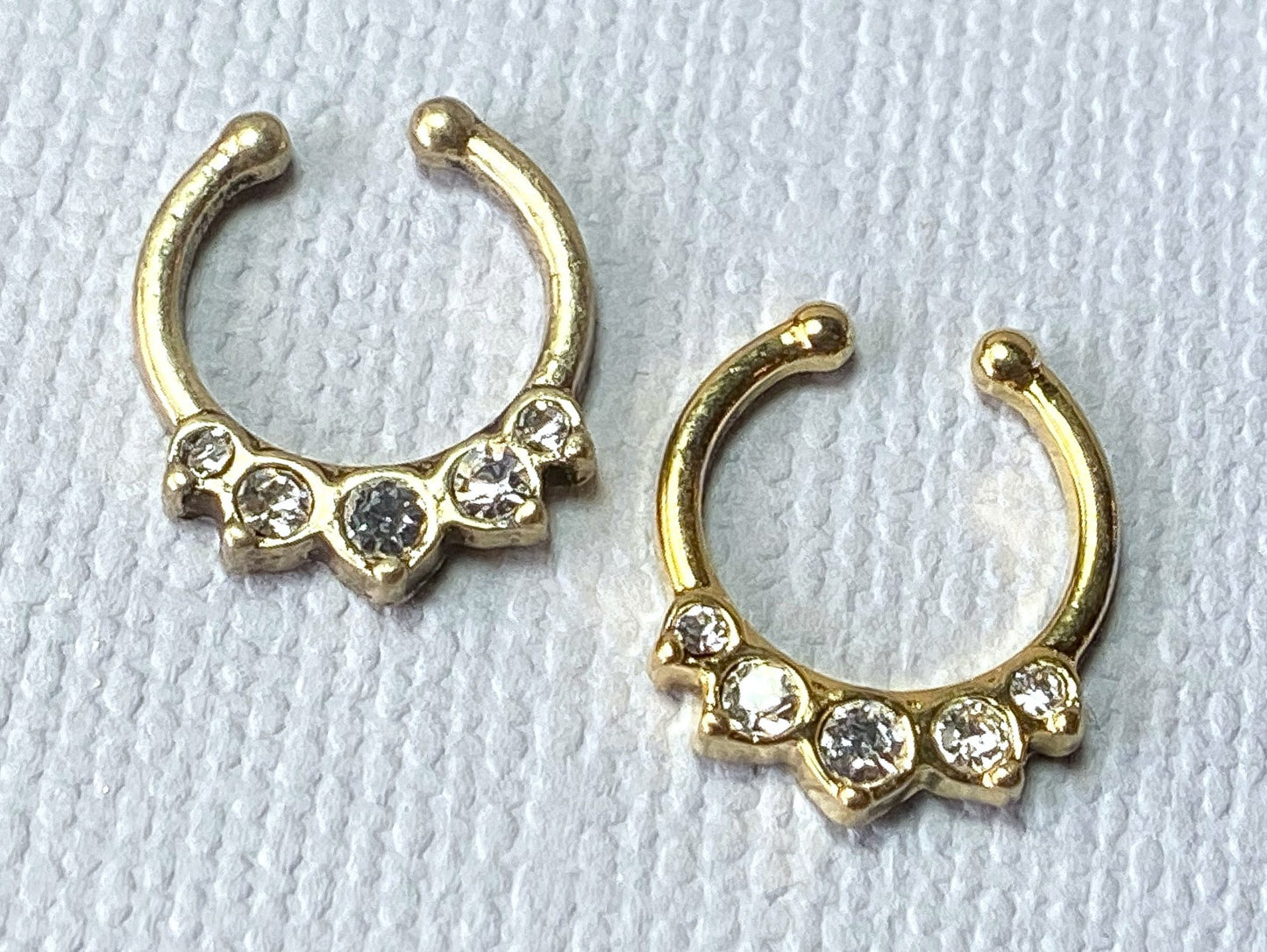 1pc 100% SURGICAL STEEL Non-Piercing Fake Septum Hanger 5 Crystal Gems Clip-on