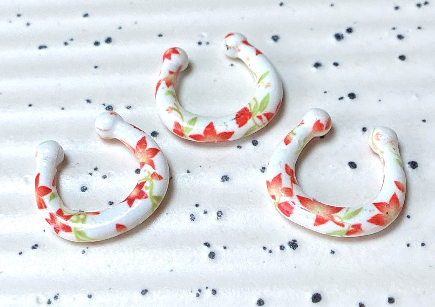 1pc Non-Piercing Print Septum Hanger Clip-On Fake Nose Ring