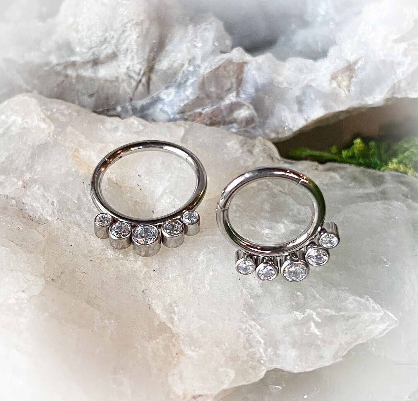 1pc Solid Titanium 5 Crystal Gems Hinged Segment Ring Helix Septum Clicker
