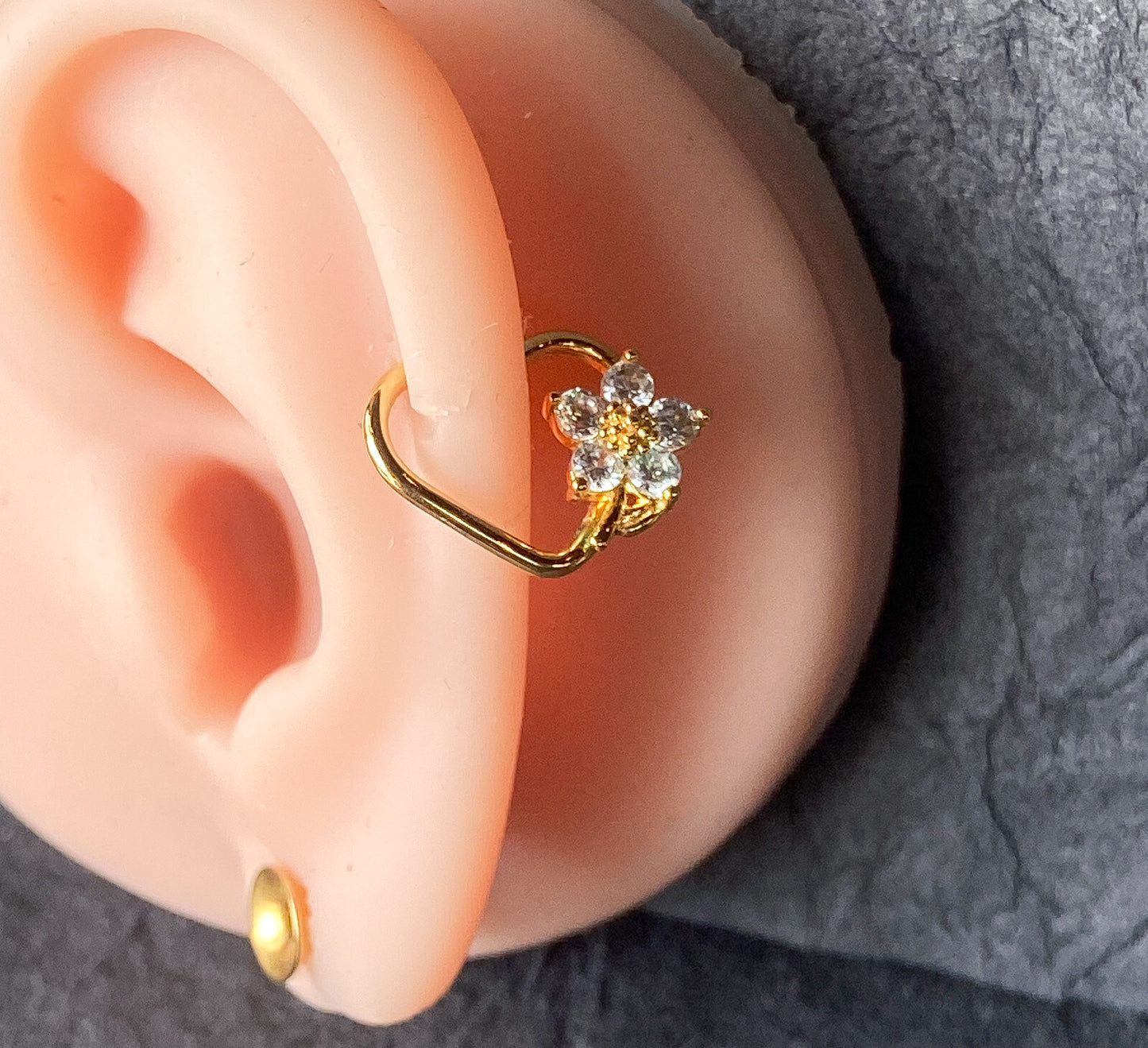 1pc Heart Bendable Ear Cartilage Daith Hoop Ring w/ Prong Set CZ Gem Flower