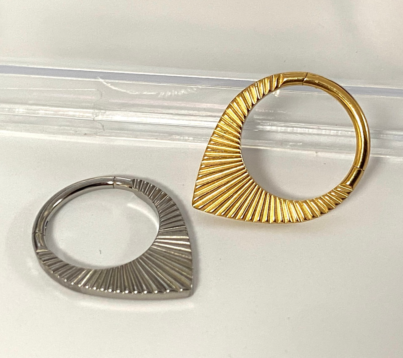 1pc Solid Titanium Cuts Teardrop Hinged Segment Ring Septum Tear Drop Clicker