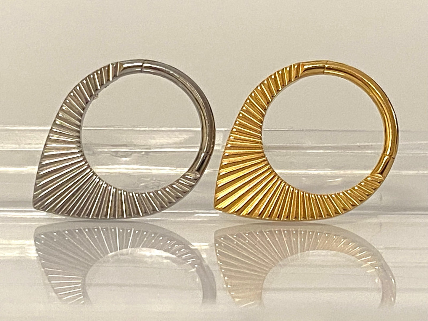1pc Solid Titanium Cuts Teardrop Hinged Segment Ring Septum Tear Drop Clicker