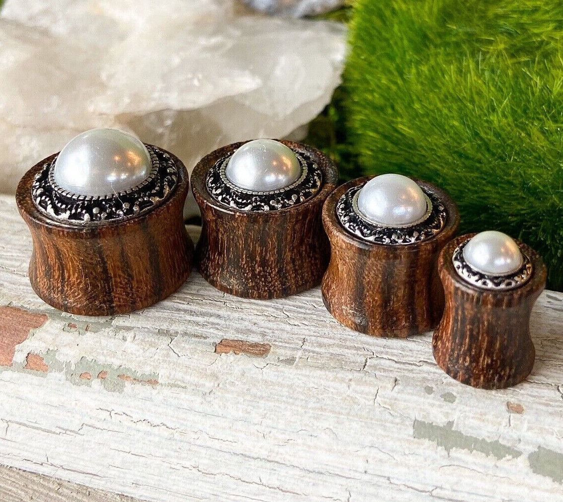 PAIR Imitation Pearl w/Tribal Pattern Casting Wood Saddle Plugs Body Jewelry