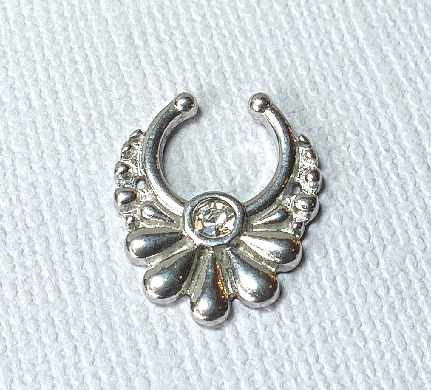 1pc 100% SURGICAL STEEL Non-Piercing Fake Septum Hanger Flower w/ Gem Clip-on