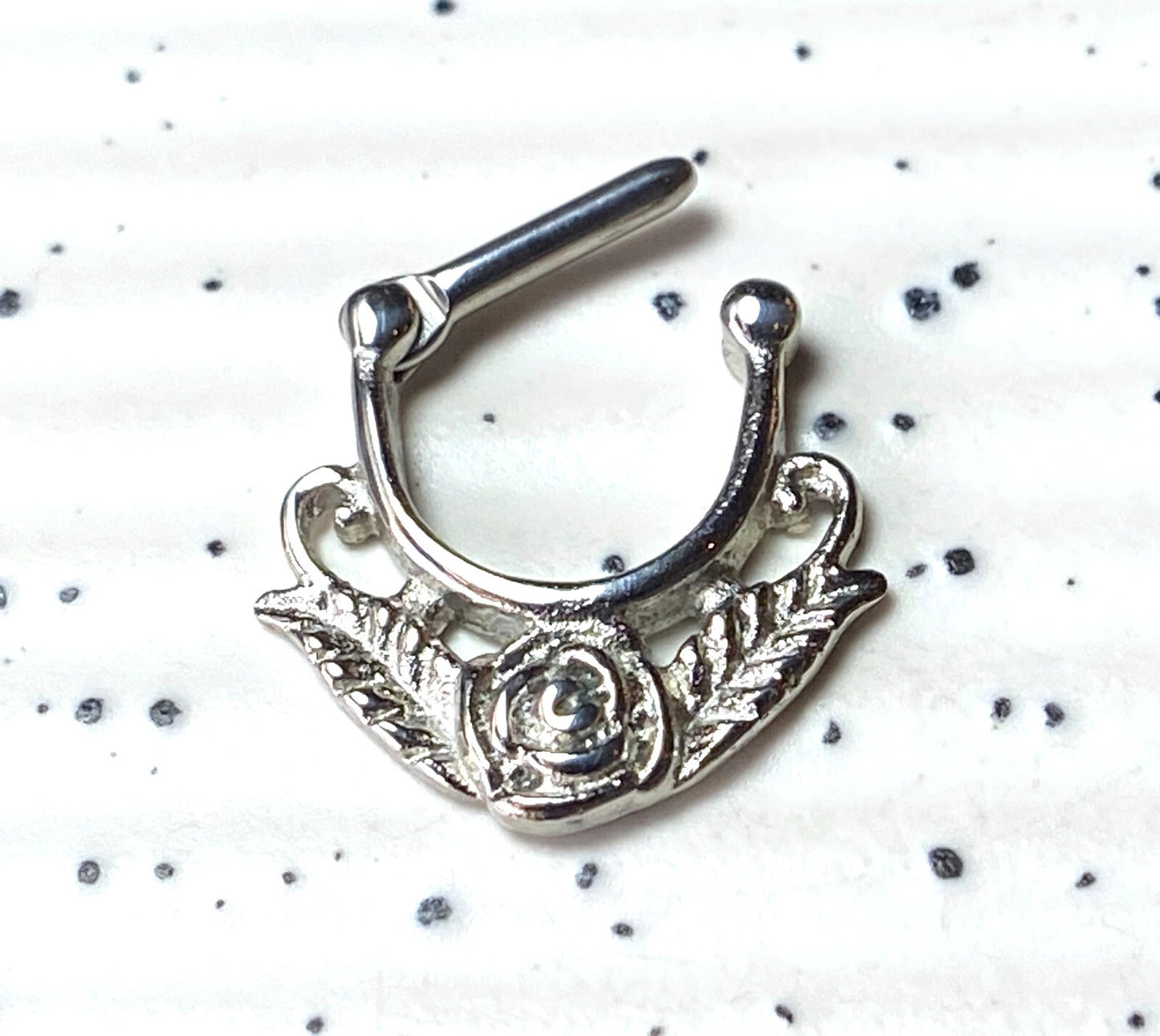 1pc 100% SURGICAL STEEL Flower Clicker Pierced Nose Ring 14g 16g