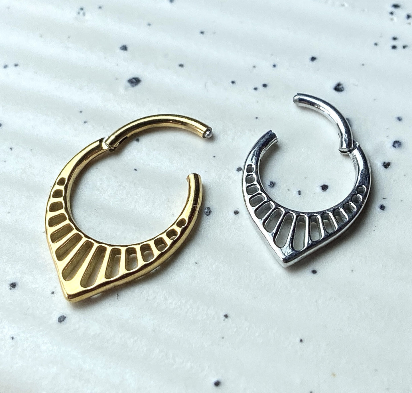 1pc Slotted Chevron Hinged Segment Ring Helix Septum Clicker Body Jewelry