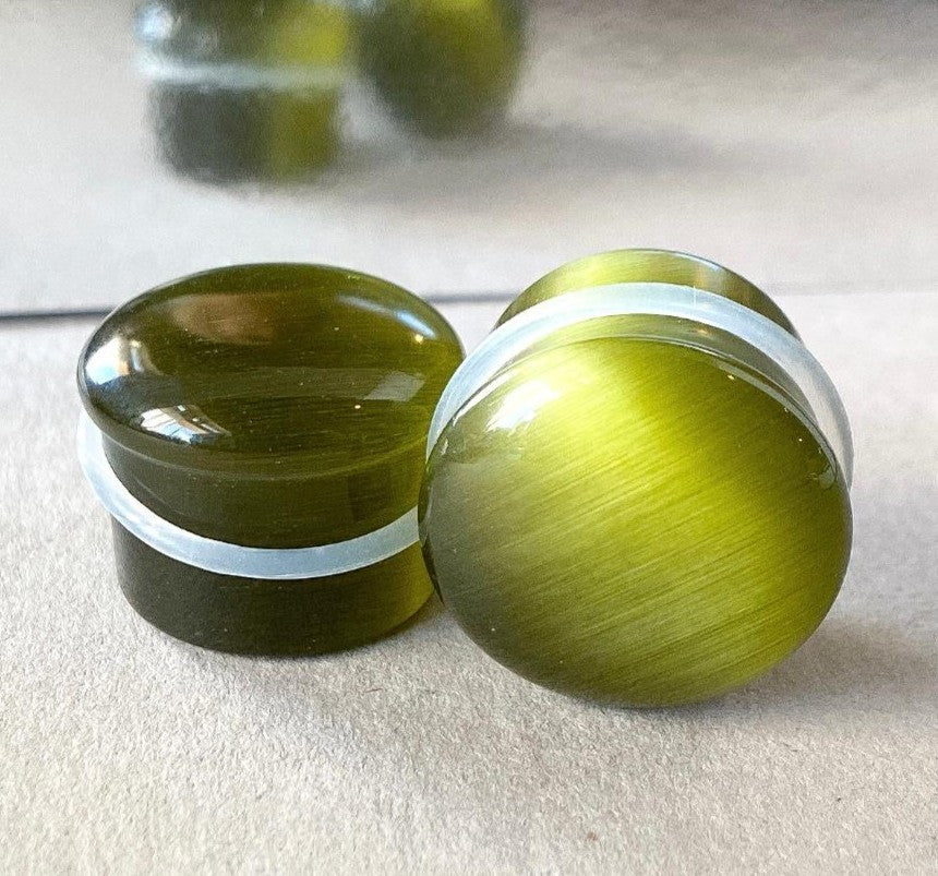 PAIR Peridot Green Cat Eye Stone Plugs Single Flare Tunnels Earlets Gauges