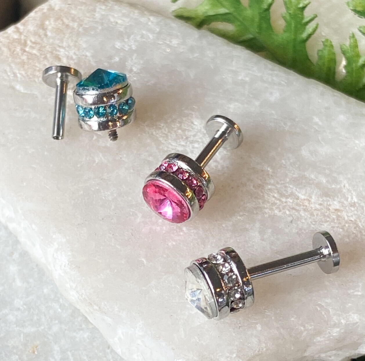 1pc Cystal Paved Side Gem Cylinder 16g Labret Internally Threaded Helix Tragus