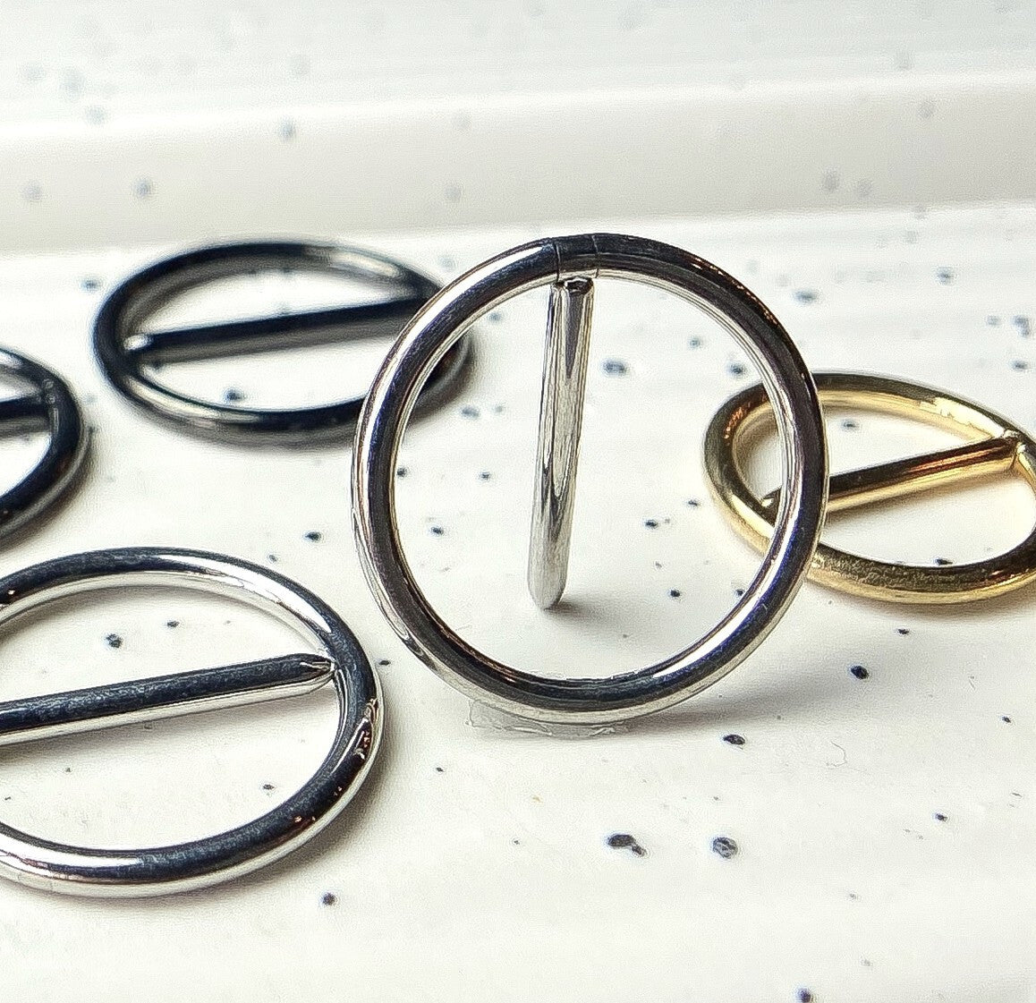 PAIR Nipple Hoop Swinging Bar Clicker Rings ASTM F136 Implant-Grade Titanium Jewelry