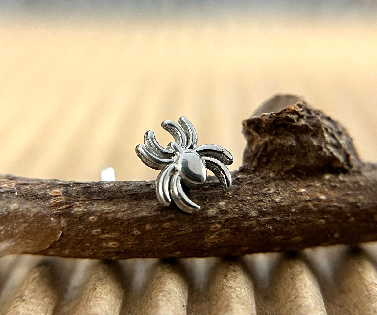 1pc Spider 20g Nose Ring Screw Stud 316L Surgical Steel