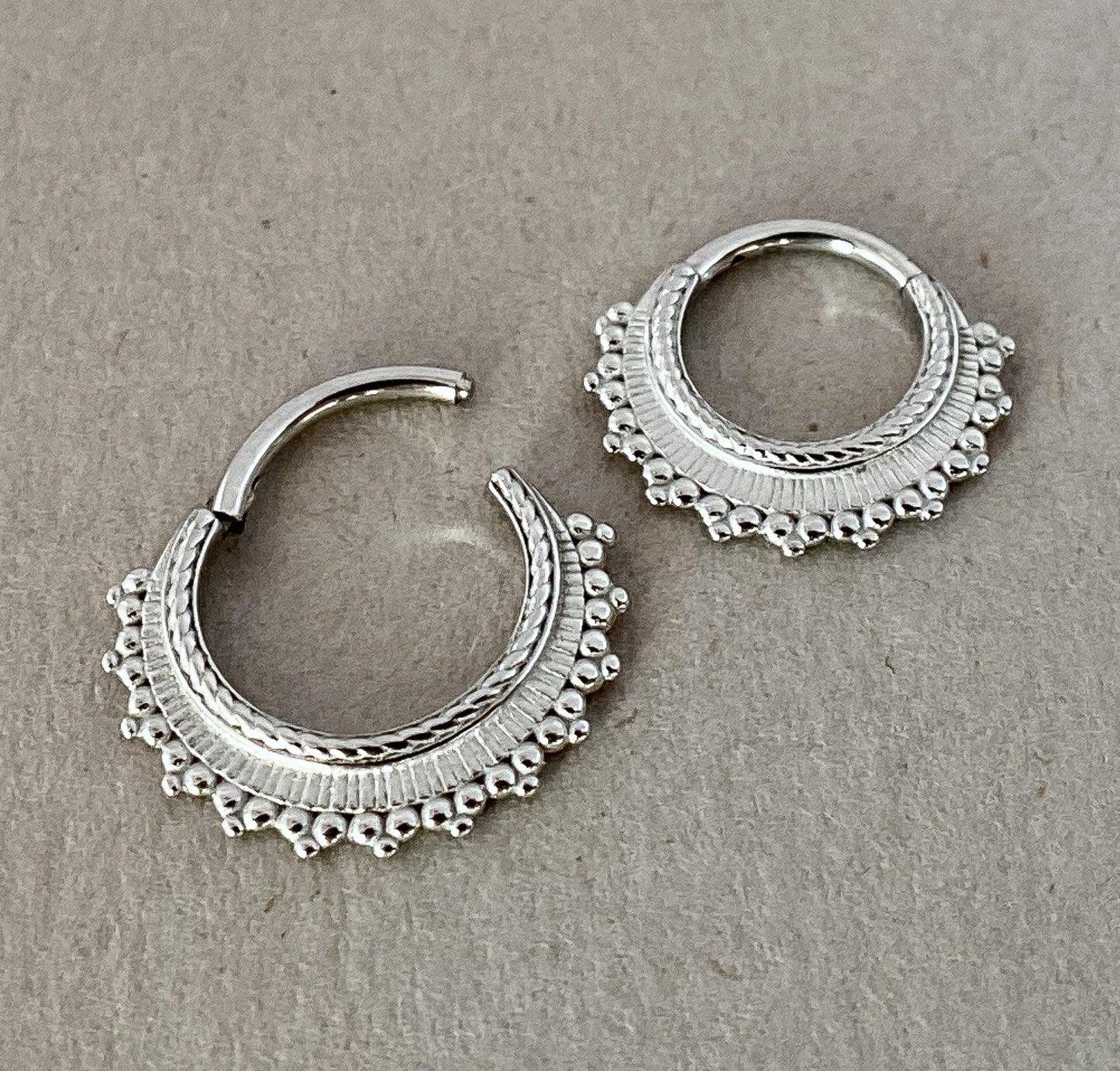 1pc Ball Cluster Wide Fan Hinged Segment Ring Helix Septum Clicker Body Jewelry
