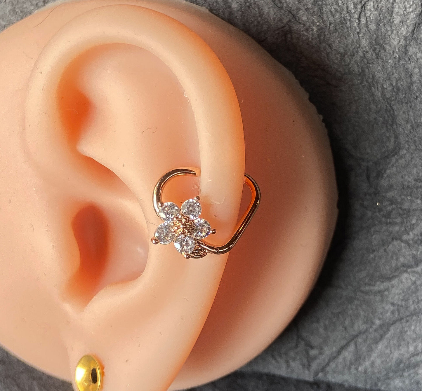 1pc Heart Bendable Ear Cartilage Daith Hoop Ring w/ Prong Set CZ Gem Flower