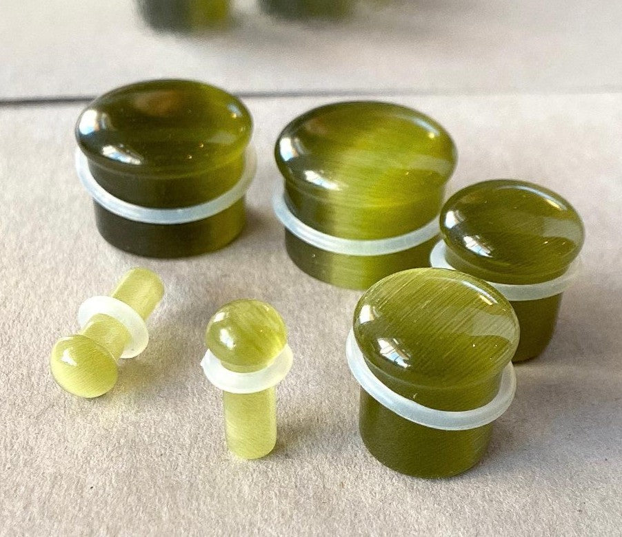 PAIR Peridot Green Cat Eye Stone Plugs Single Flare Tunnels Earlets Gauges
