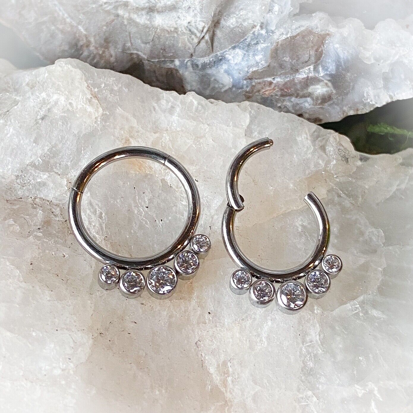 1pc Solid Titanium 5 Crystal Gems Hinged Segment Ring Helix Septum Clicker