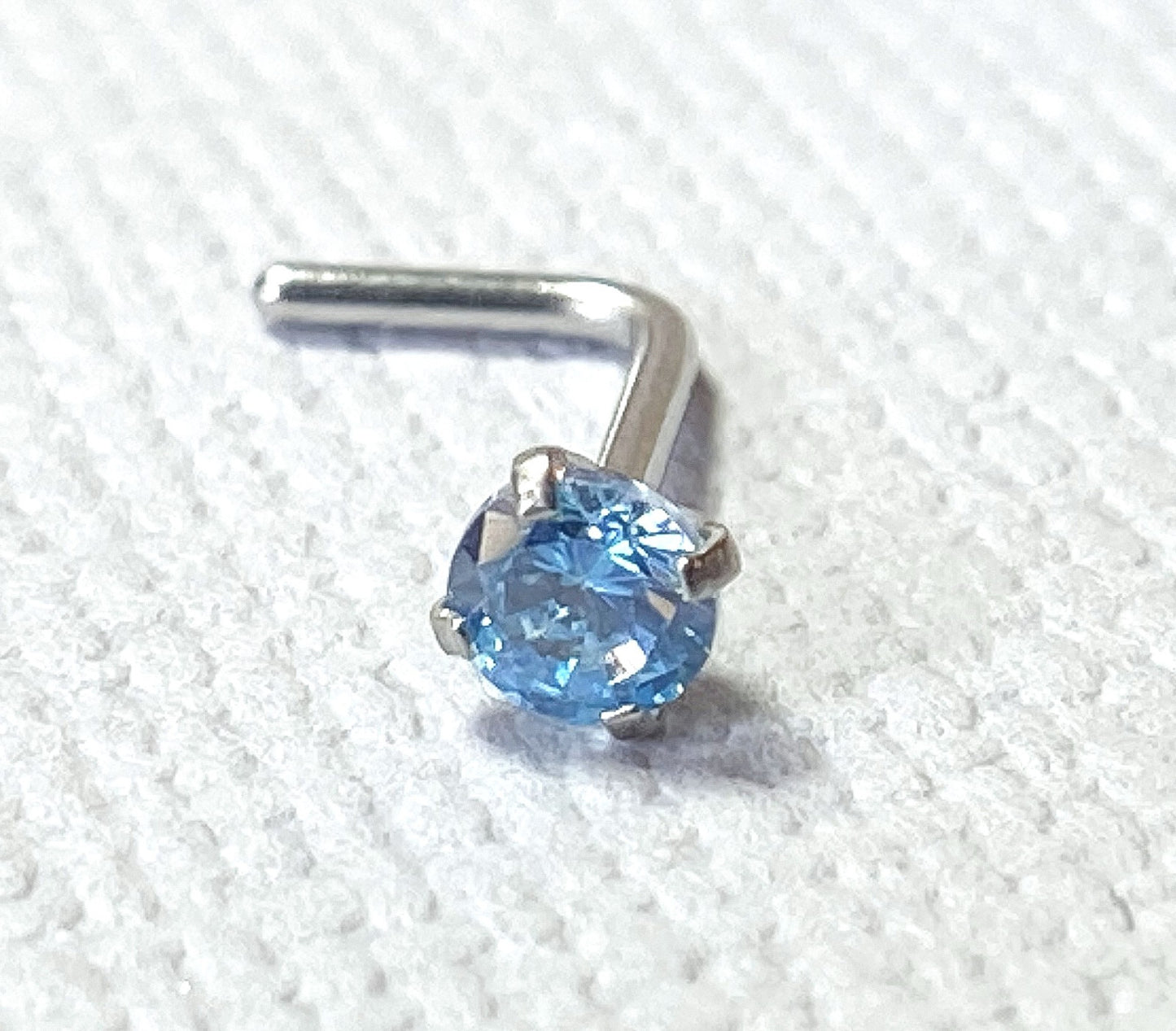 1pc Prong Set Clear CZ Gem 316L Surgical Steel L-Bend Nose Ring